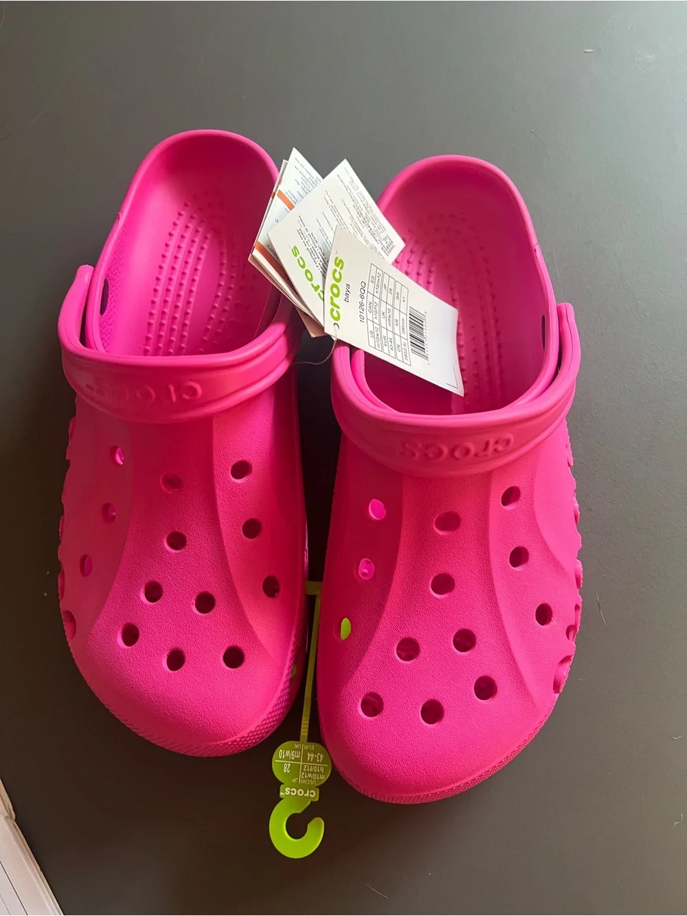 CROCS Classic Clog in Hot Pink